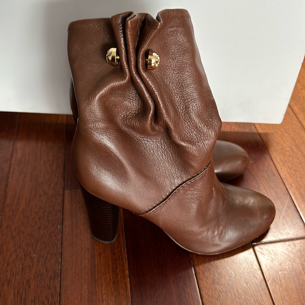 Tory Burch !